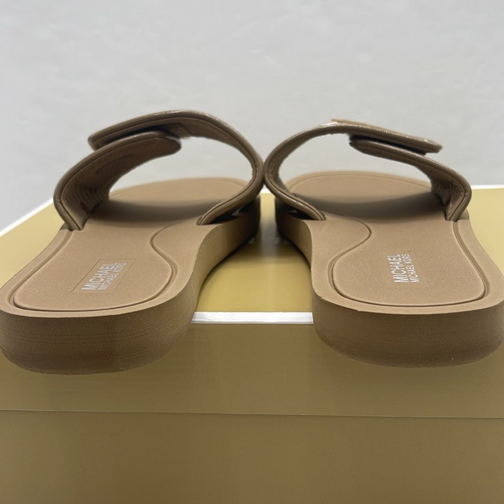 Michael Kors Slide Logo Sandals Palmer Ombré Signature
Husk 
NWT - Picture 13 of 16